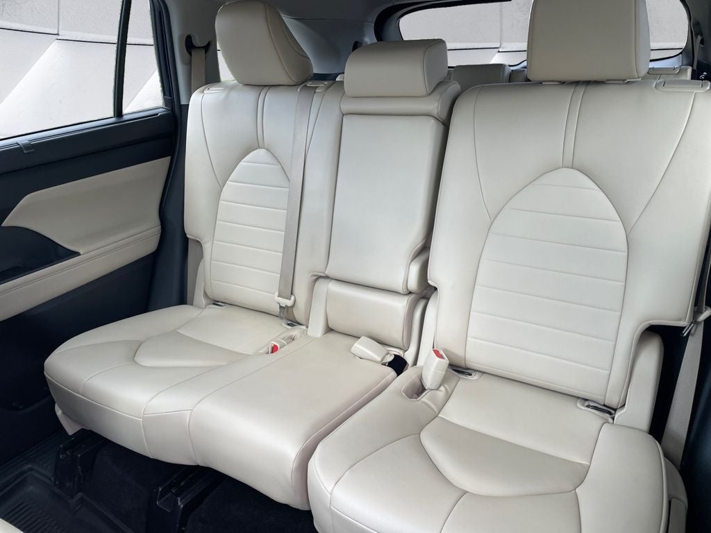 2023 Toyota Highlander Base