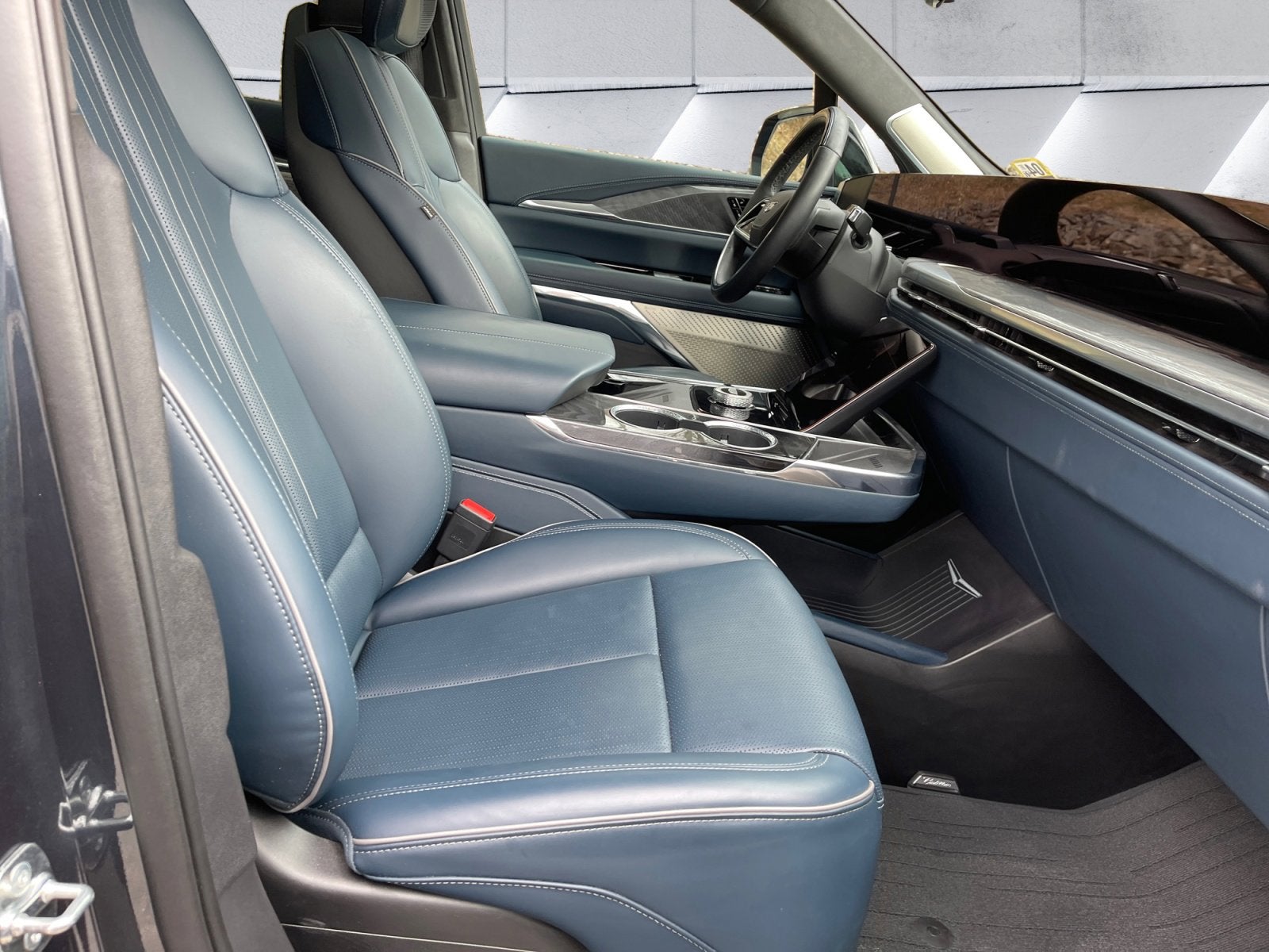 2025 Cadillac ESCALADE IQ Luxury 2