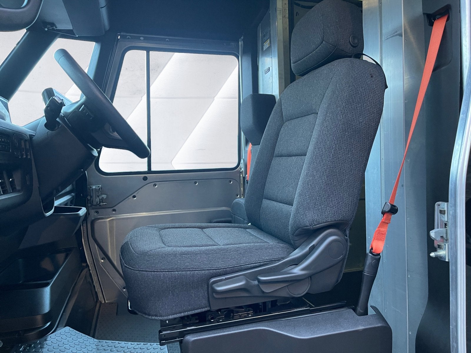 2024 BrightDrop Zevo 600 EJY