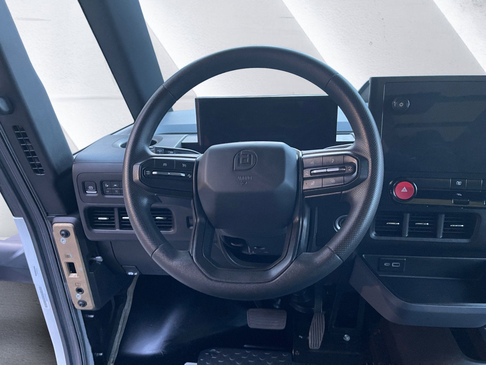 2024 BrightDrop Zevo 600 EJY