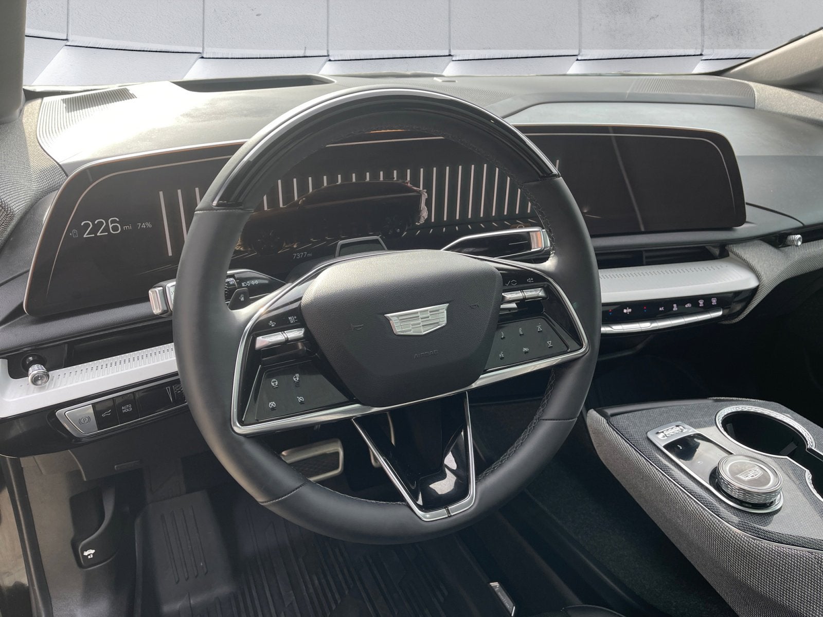 2025 Cadillac OPTIQ Luxury 2