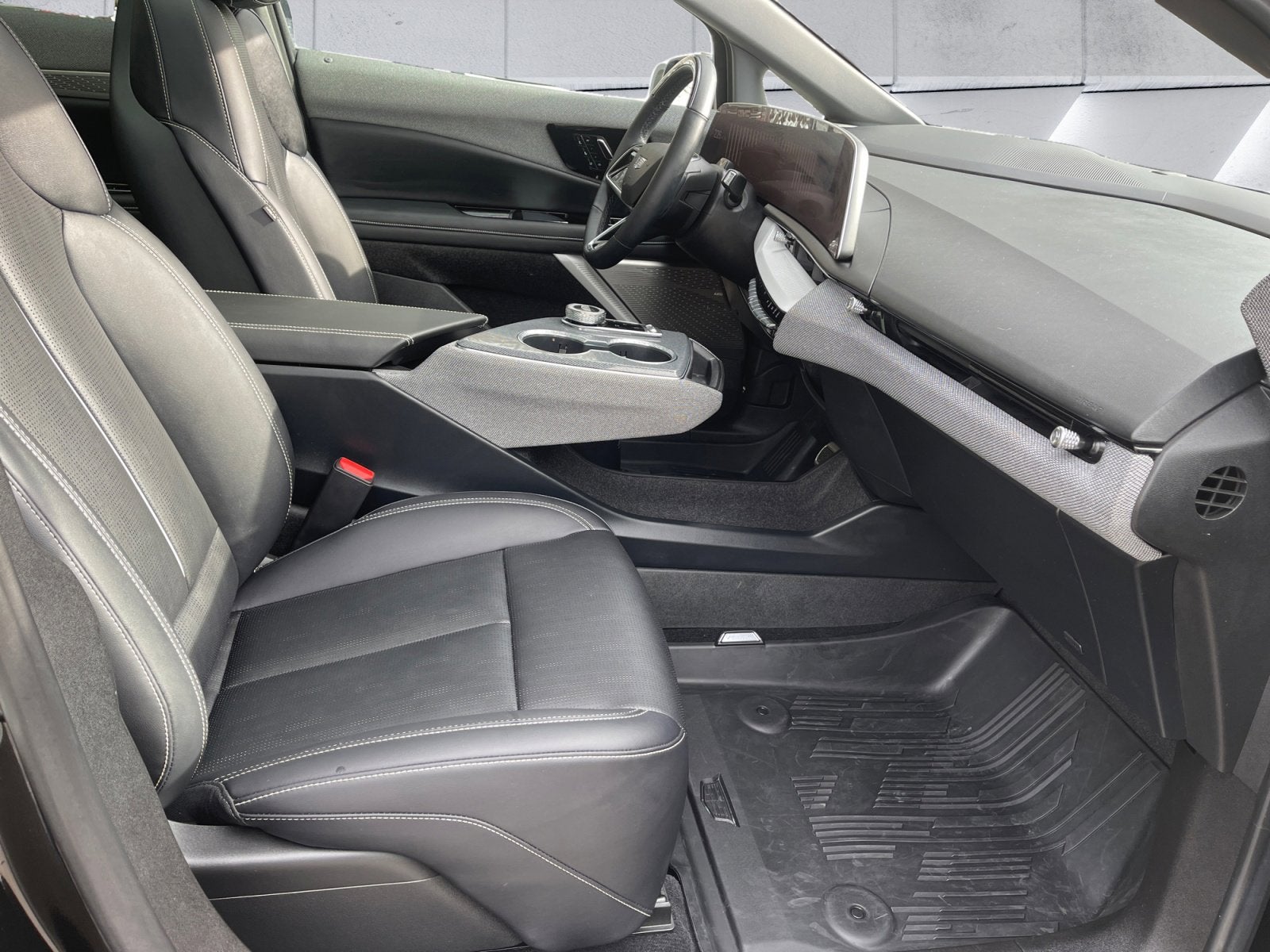 2025 Cadillac OPTIQ Luxury 2