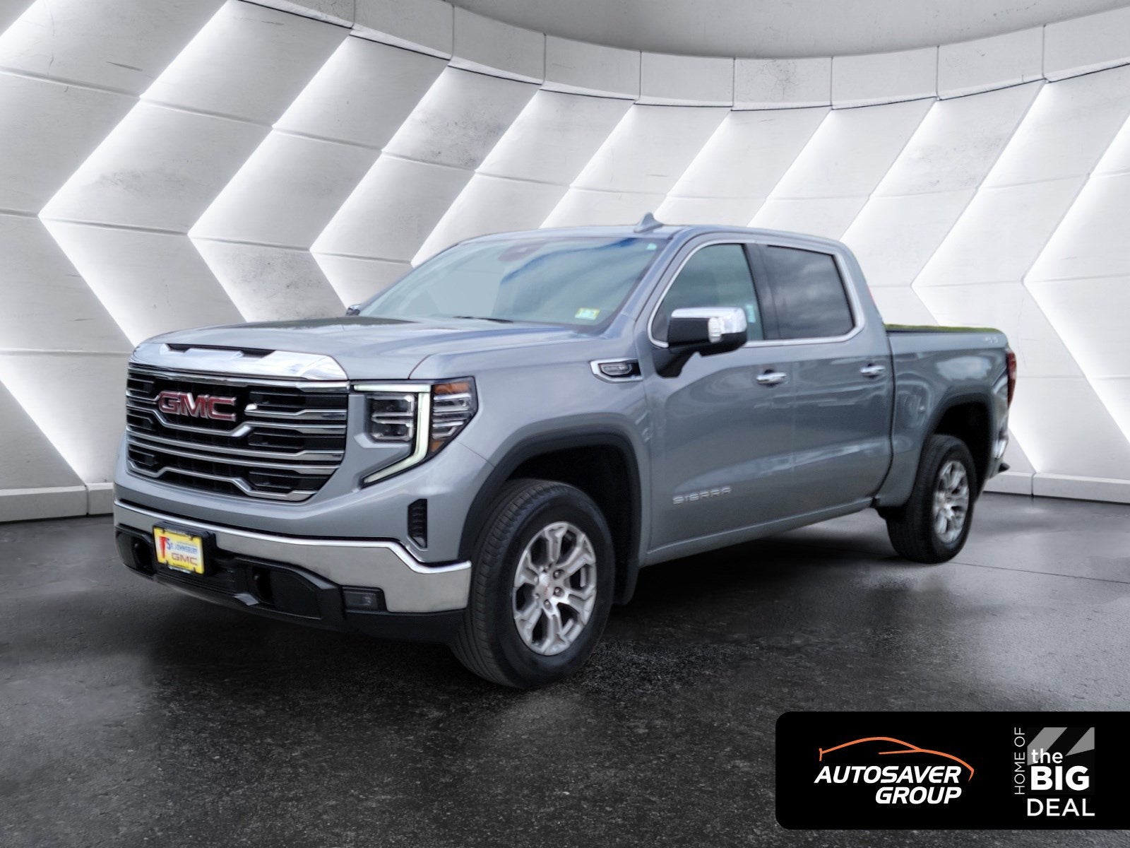 2023 GMC Sierra 4WD Crew Cab Short Box SLT's photo