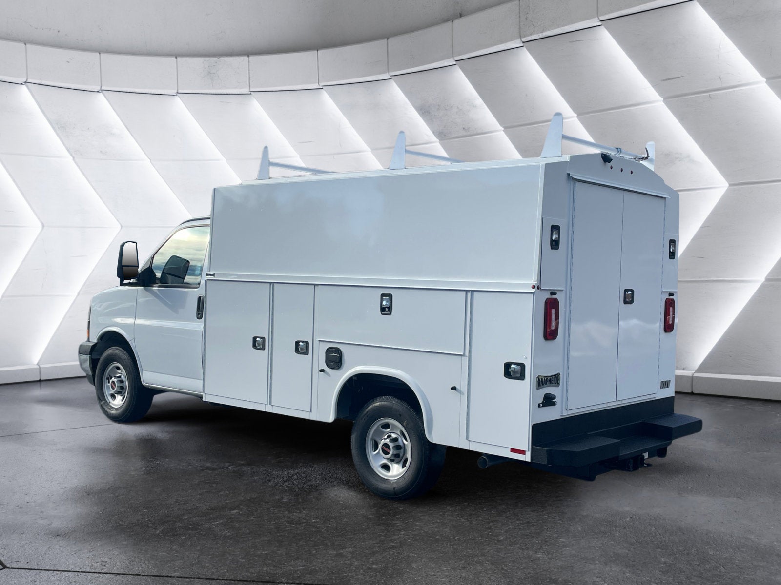 2025 GMC Savana Cutaway 3500 1WT