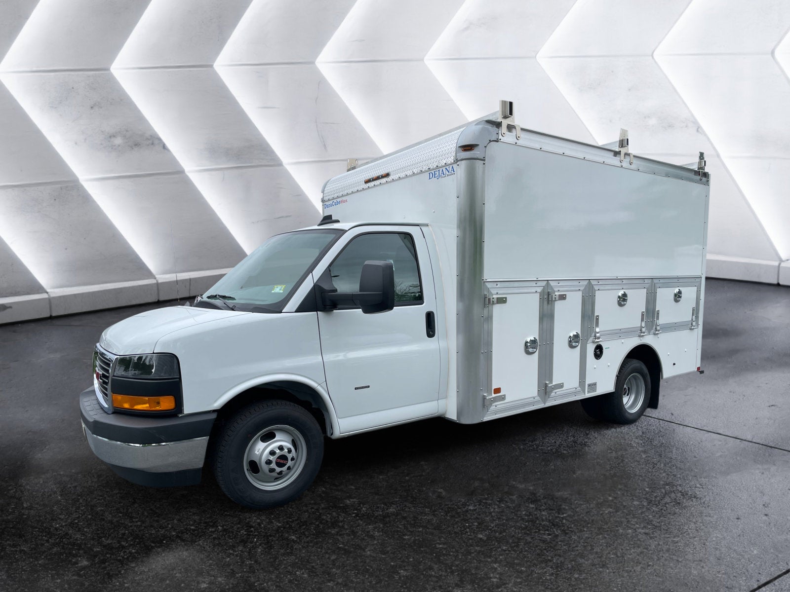 2025 GMC Savana Cutaway 3500 1WT