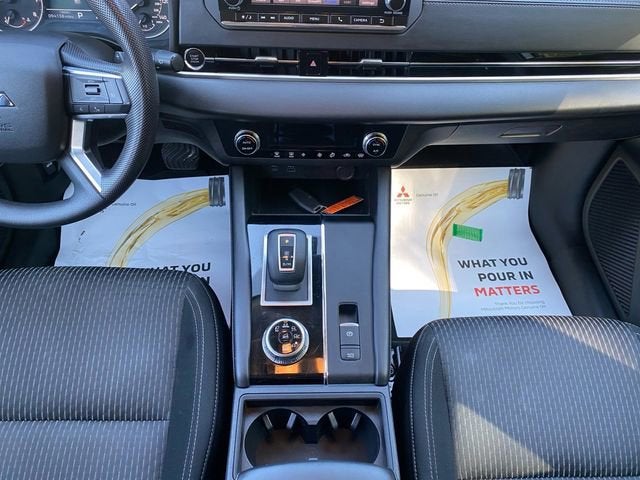 2022 Mitsubishi Outlander ES