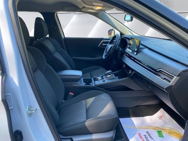 2022 Mitsubishi Outlander ES