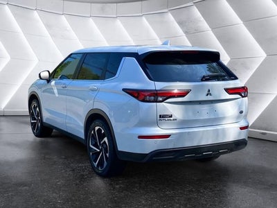 2022 Mitsubishi Outlander ES