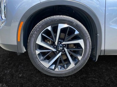 2023 Mitsubishi Outlander Base