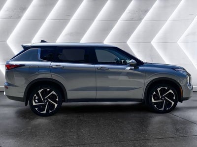 2023 Mitsubishi Outlander Base