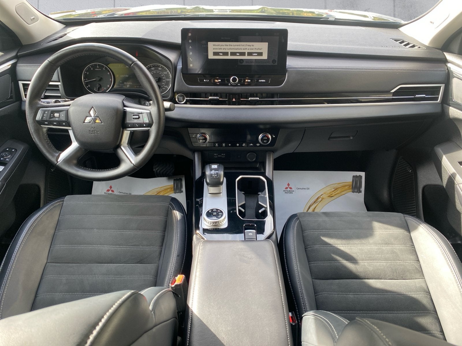 2025 Mitsubishi Outlander Base