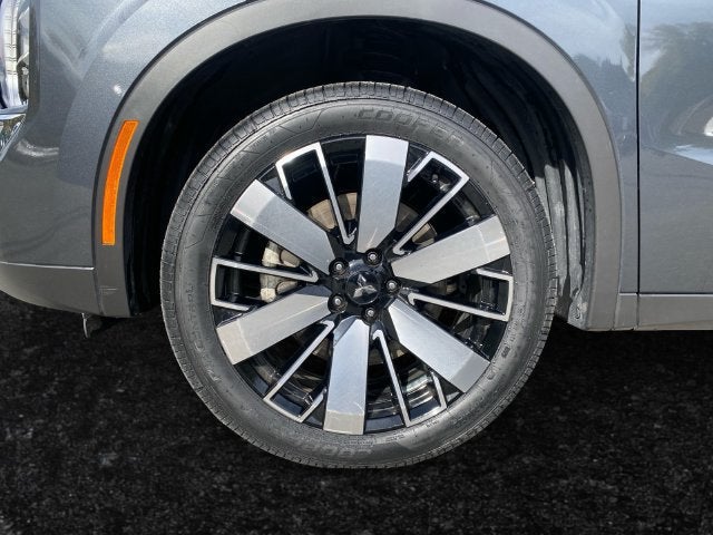 2025 Mitsubishi Outlander Base
