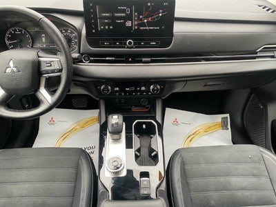 2025 Mitsubishi Outlander SE 7 Passenger