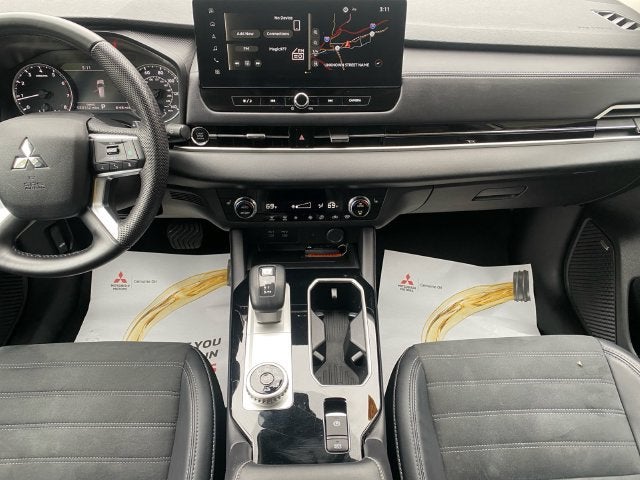 2025 Mitsubishi Outlander SE 7 Passenger