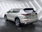 2025 Mitsubishi Outlander SE 7 Passenger