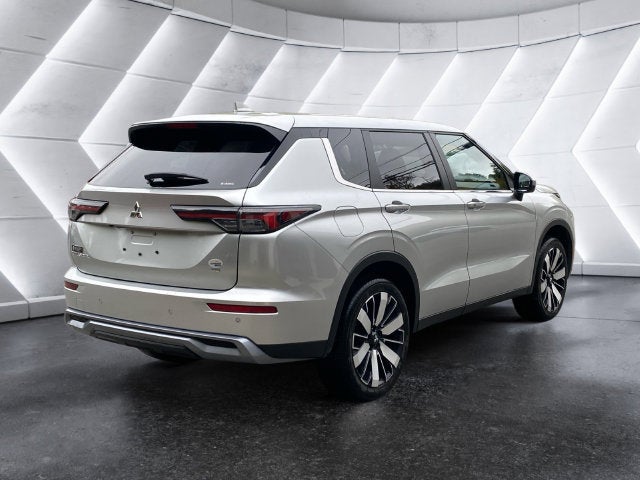 2025 Mitsubishi Outlander SE 7 Passenger