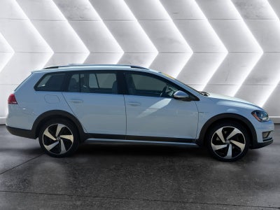 2017 Volkswagen Golf Alltrack Base